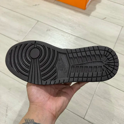 AJ1 Low x LV Greey